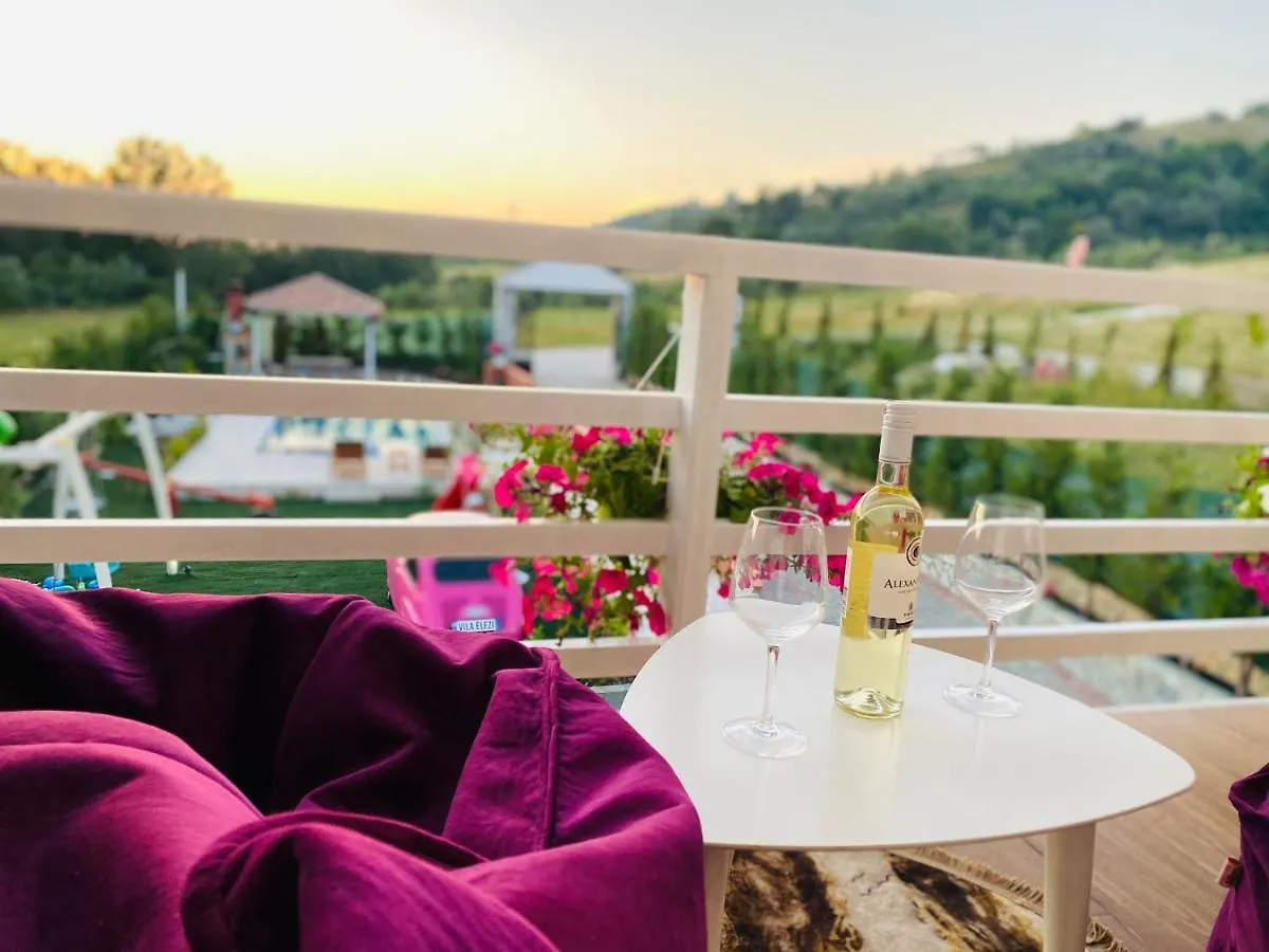 Vila Elezi 0*, Tirana